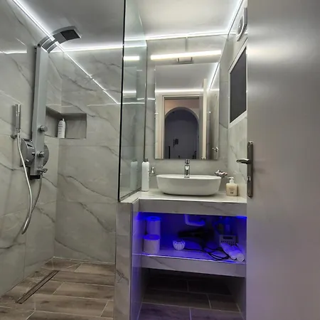 Anastasia House Haraki